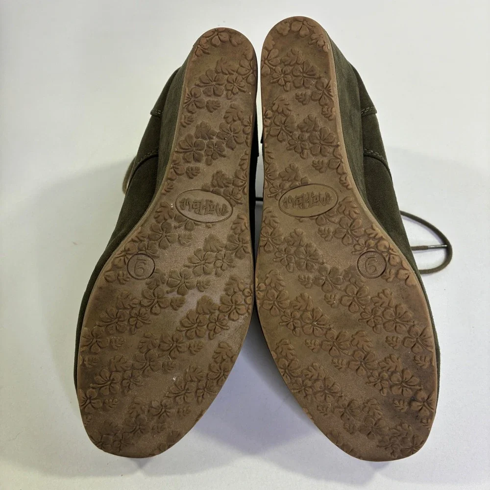 Mad Love Olive Green Faux Suede Wedge Ankle Boots Lace Up Plaid Lining Size 9